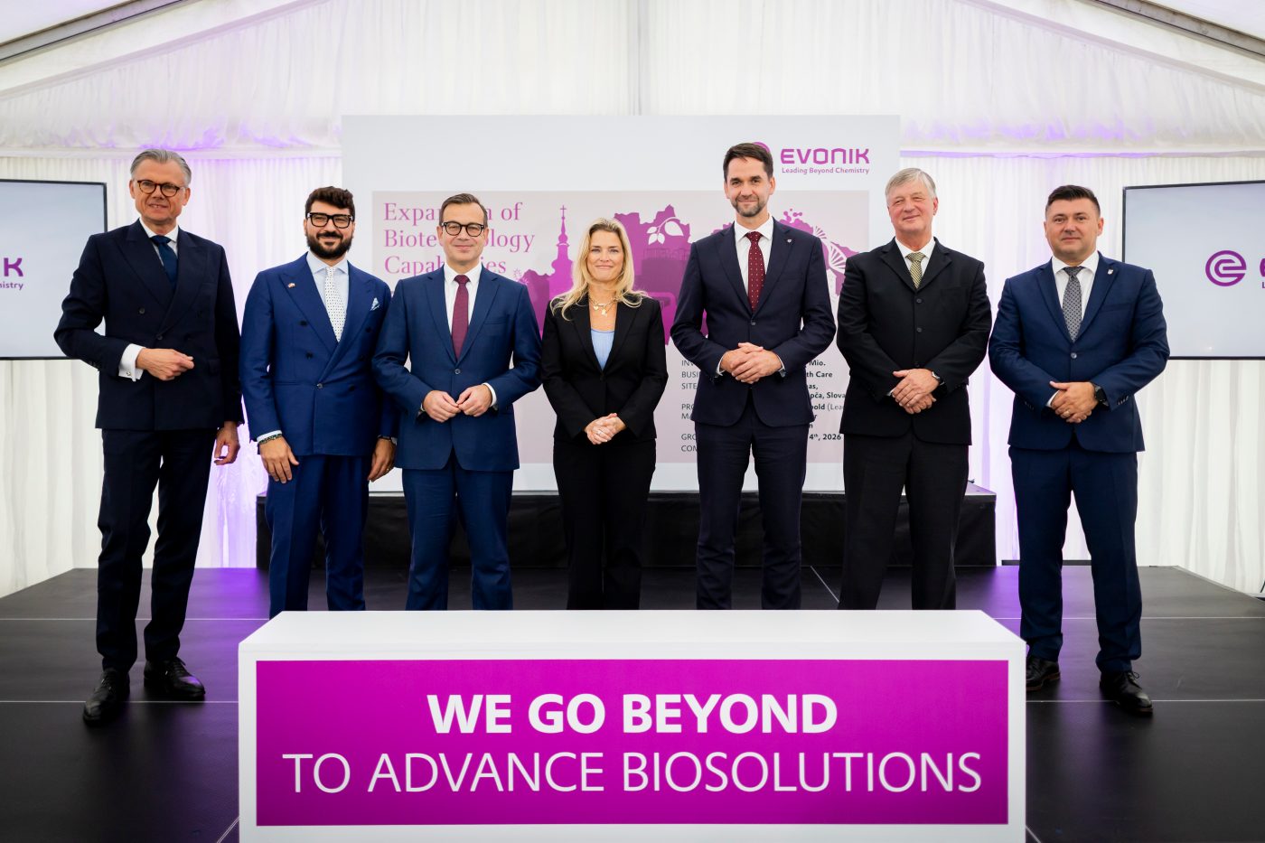 From left to right: Heiko Mennerich (Head of Next Generation Technologies at Evonik); Marco Trisciuzzi (Managing Director of the German-Slovak Chamber of Commerce); Guido Skudlarek (Head of Evonik Health Care Business Line); Lauren Kjeldsen (Member of the Executive Board of Evonik and Chief Operating Officer Custom Solutions); Ondrej Lunter (Regional President of the Banská Bystrica Self-Governing Region); Miroslav Havlik (General Manager of Evonik Fermas s.r.o).; and Roland Lamper (Mayor of Slovenská Ľupča)